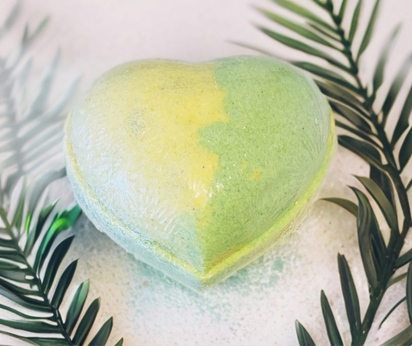 Bellini Smoothie Heart Bath Bomb - Enjoy a luxurious bath experience with our aromatic bath bombs. Relax your body and mind and enjoy the beautiful aroma!