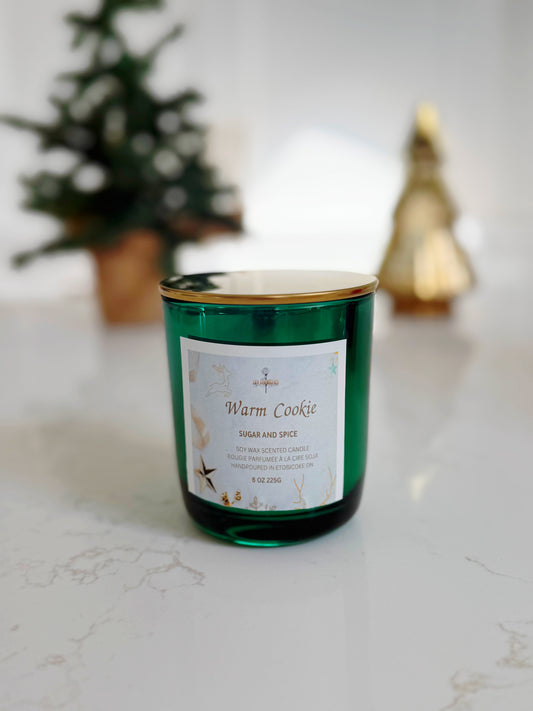 Warm cookie candle